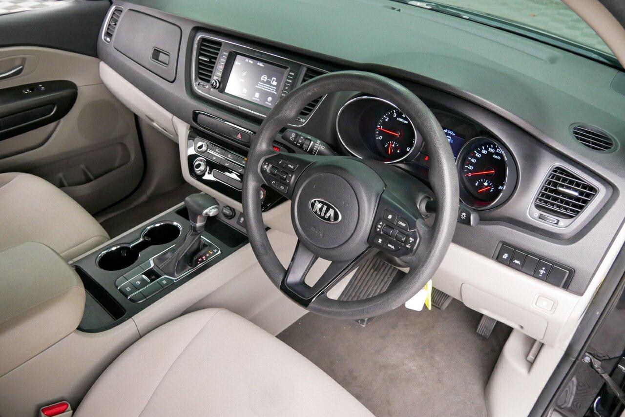 Kia Carnival image 4