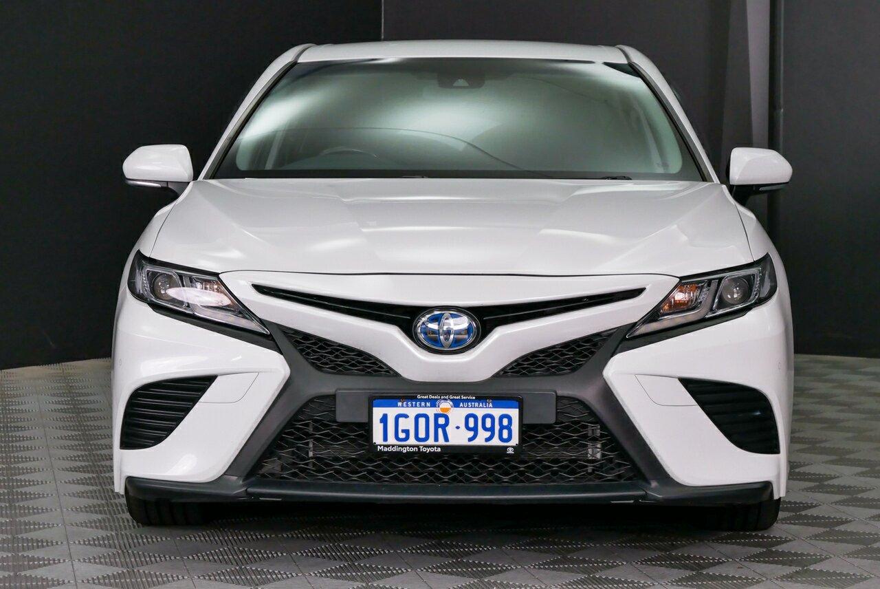 Toyota Camry image 2