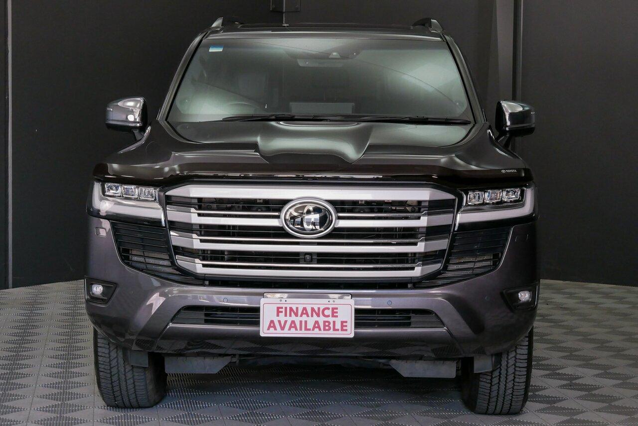 Toyota Landcruiser image 2