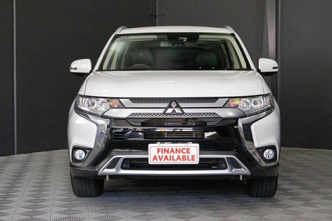 Mitsubishi Outlander image 2