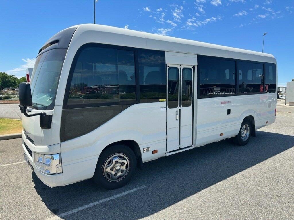 Toyota Coaster image 3