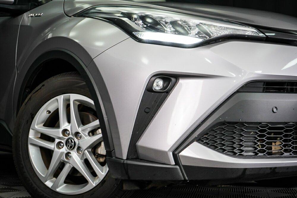 Toyota C-hr image 2