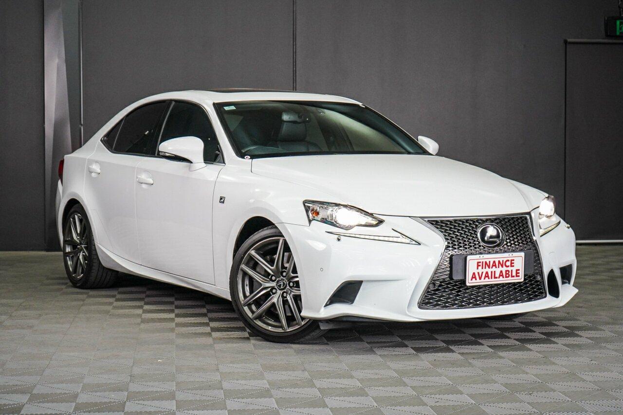 Lexus Is image 1