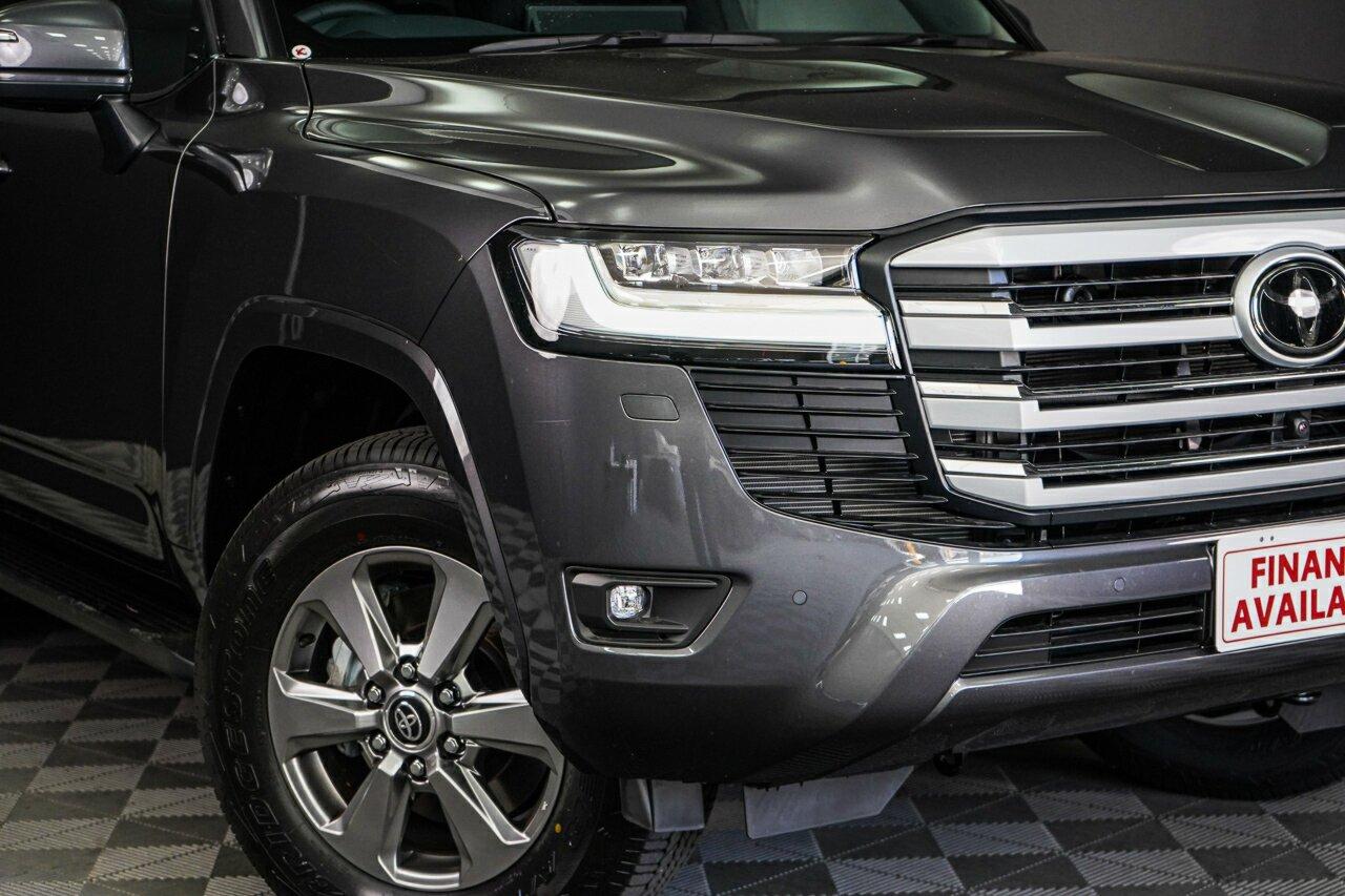 Toyota Landcruiser image 2