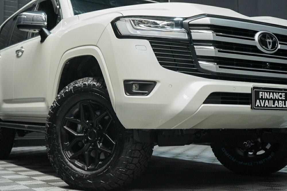 Toyota Landcruiser image 2