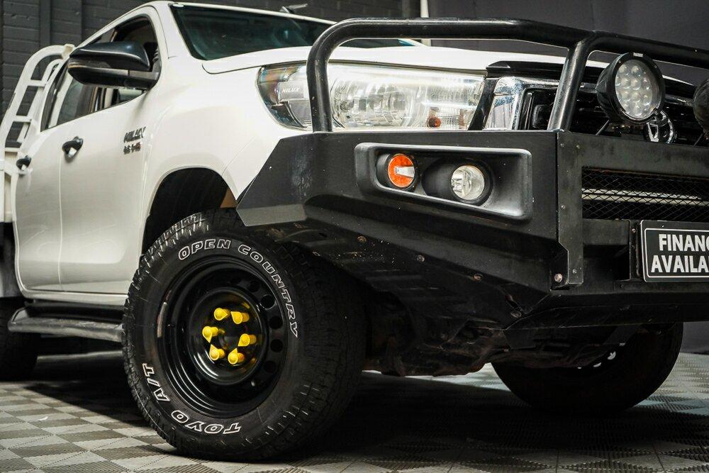 Toyota Hilux image 2