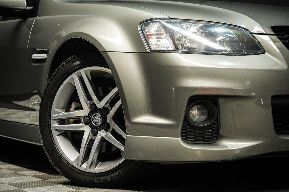 Holden Commodore image 2