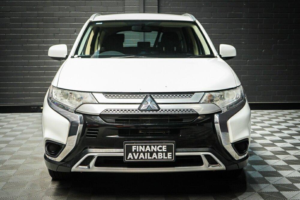 Mitsubishi Outlander image 3