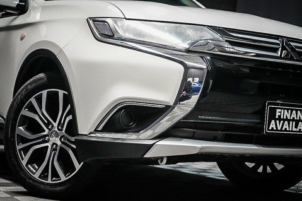 Mitsubishi Outlander image 2