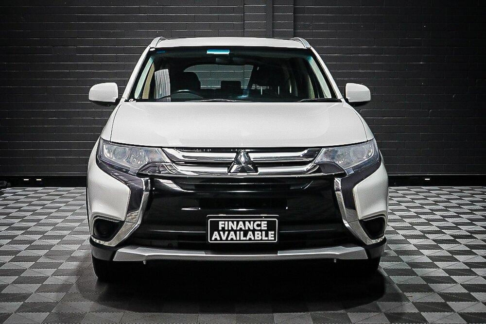 Mitsubishi Outlander image 3