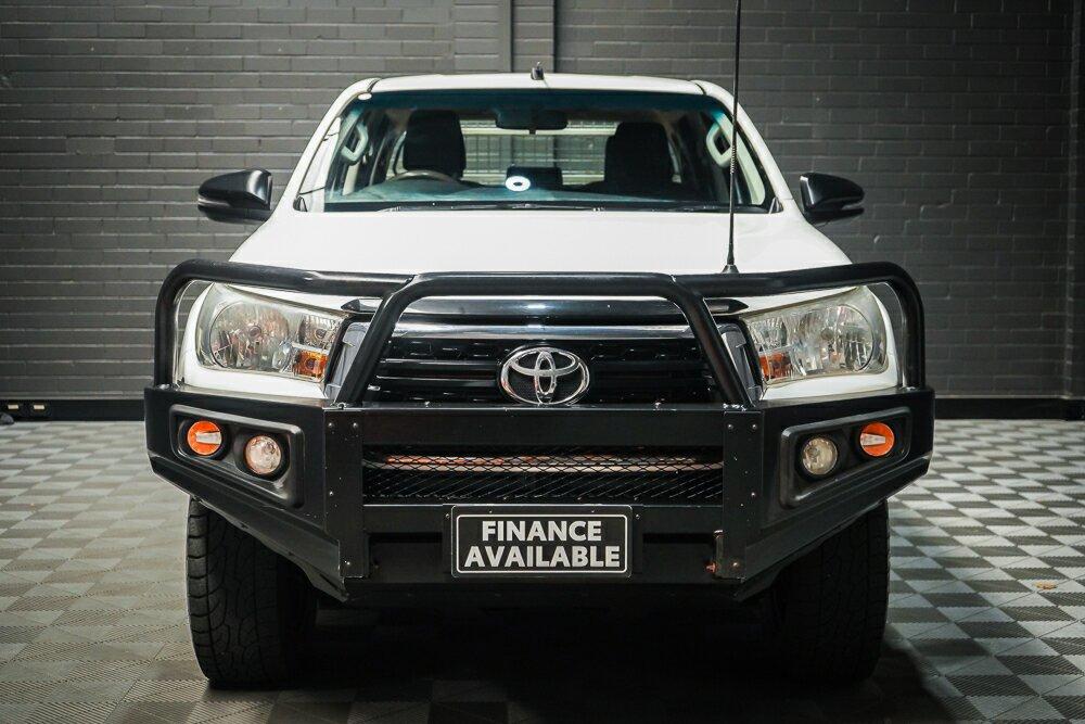 Toyota Hilux image 3