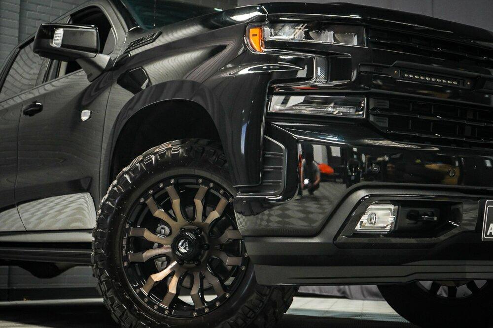 Chevrolet Silverado image 2