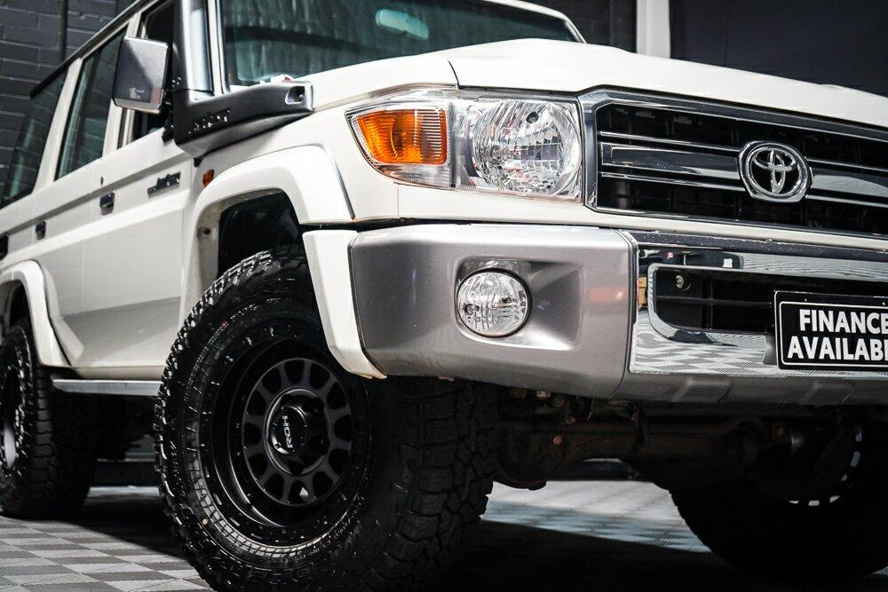 Toyota Landcruiser image 2