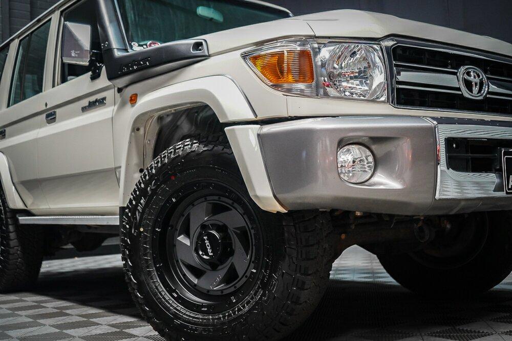 Toyota Landcruiser image 2