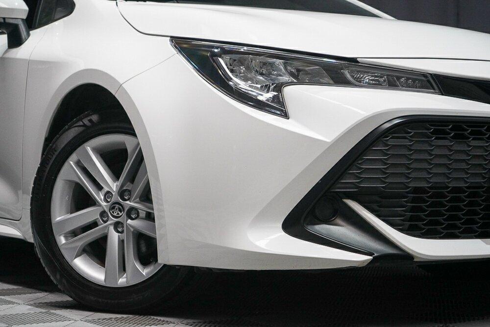 Toyota Corolla image 2