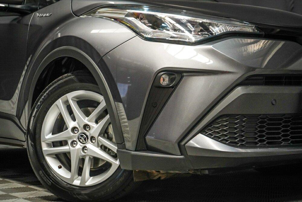 Toyota C-hr image 2