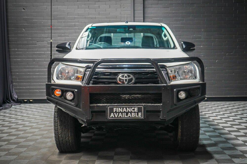 Toyota Hilux image 3