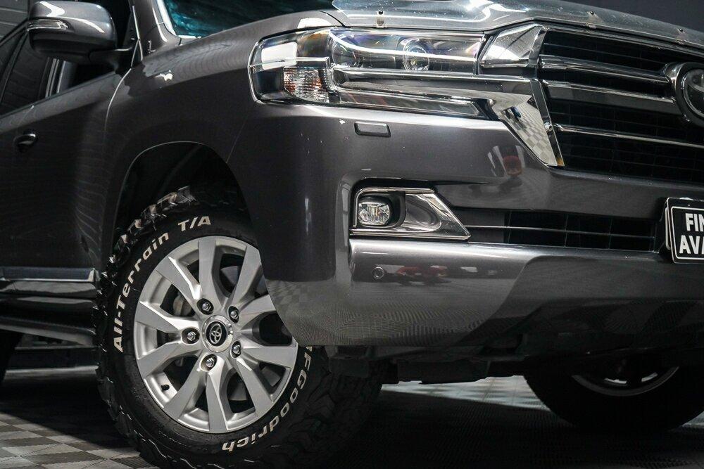 Toyota Landcruiser image 2