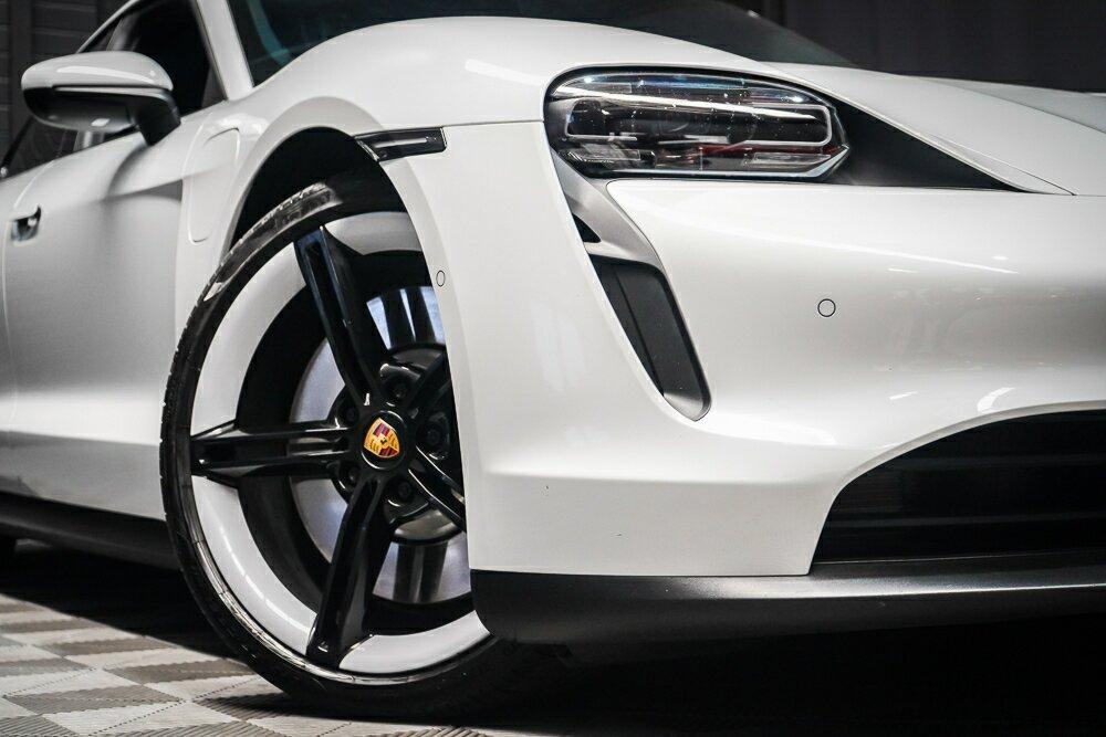 Porsche Taycan image 2