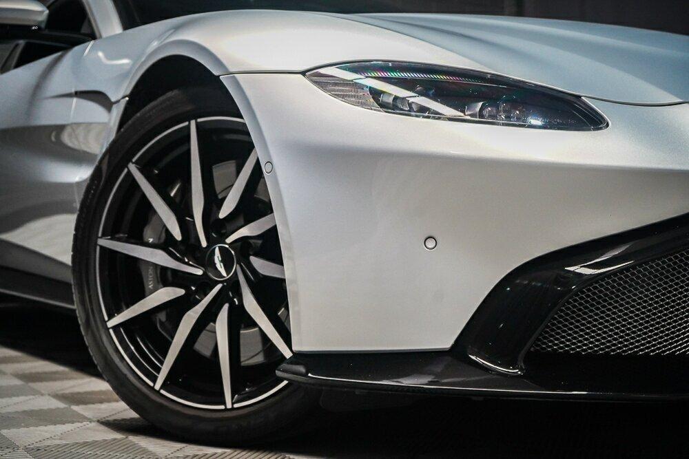 Aston Martin Vantage image 2