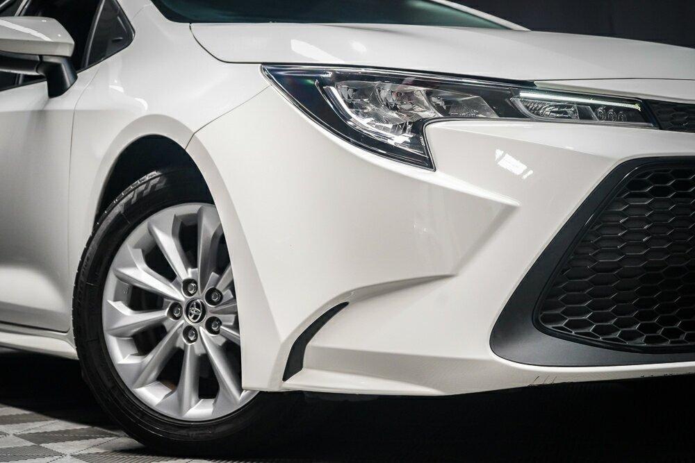 Toyota Corolla image 2