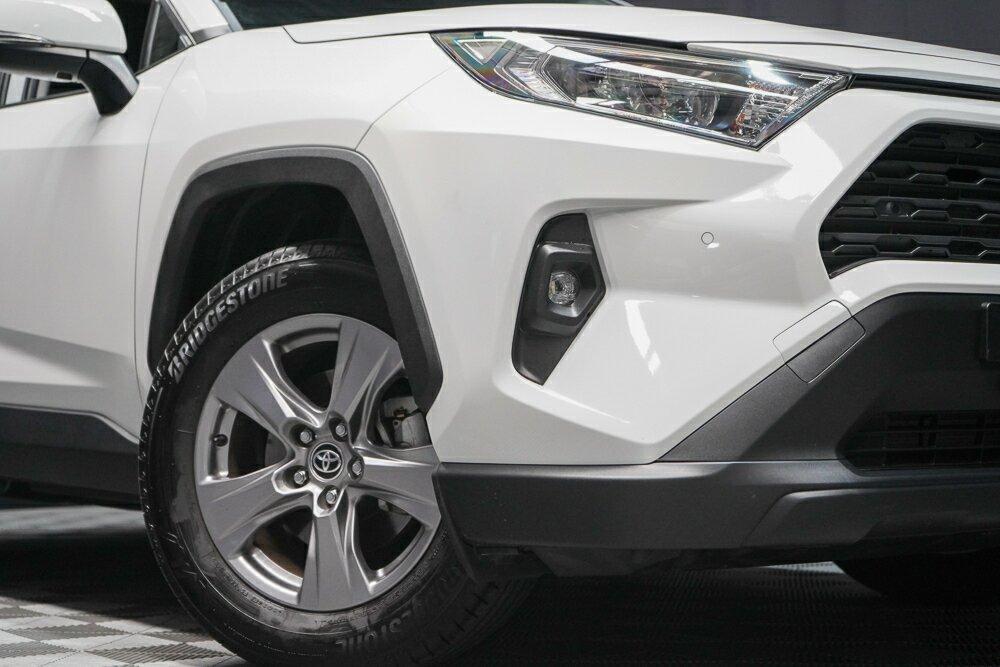 Toyota Rav4 image 2