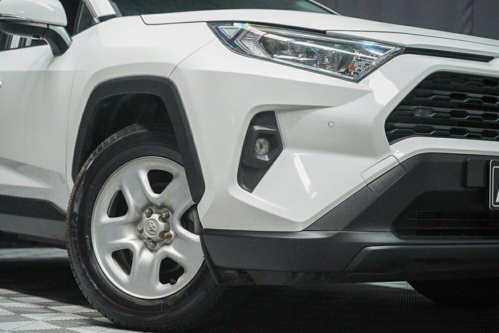 Toyota Rav4 image 2