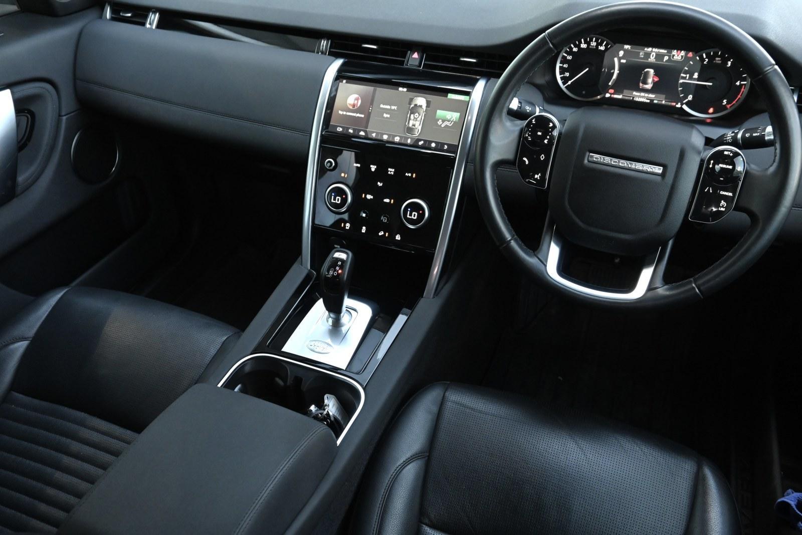 Land Rover Discovery Sport image 3