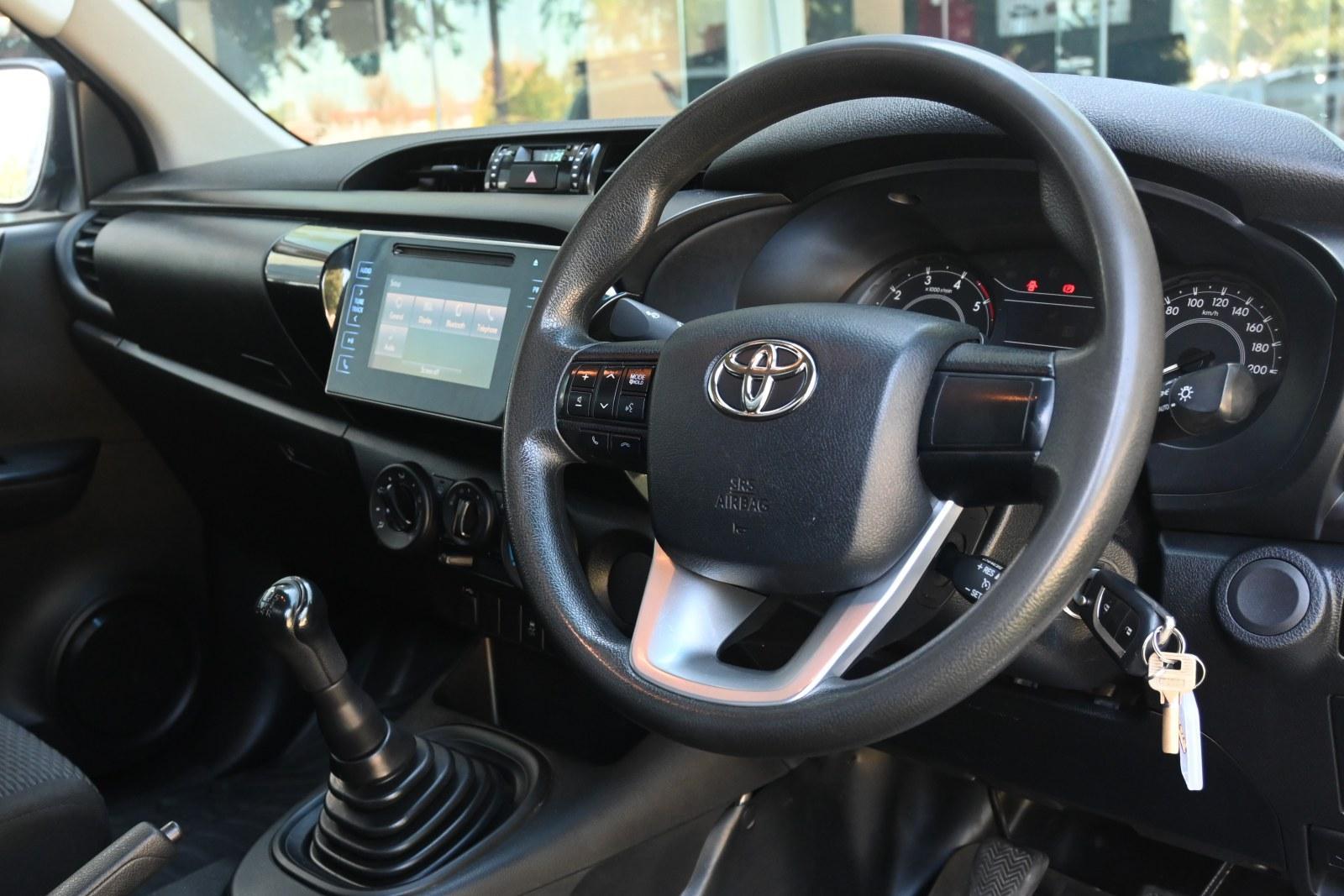Toyota Hilux image 3