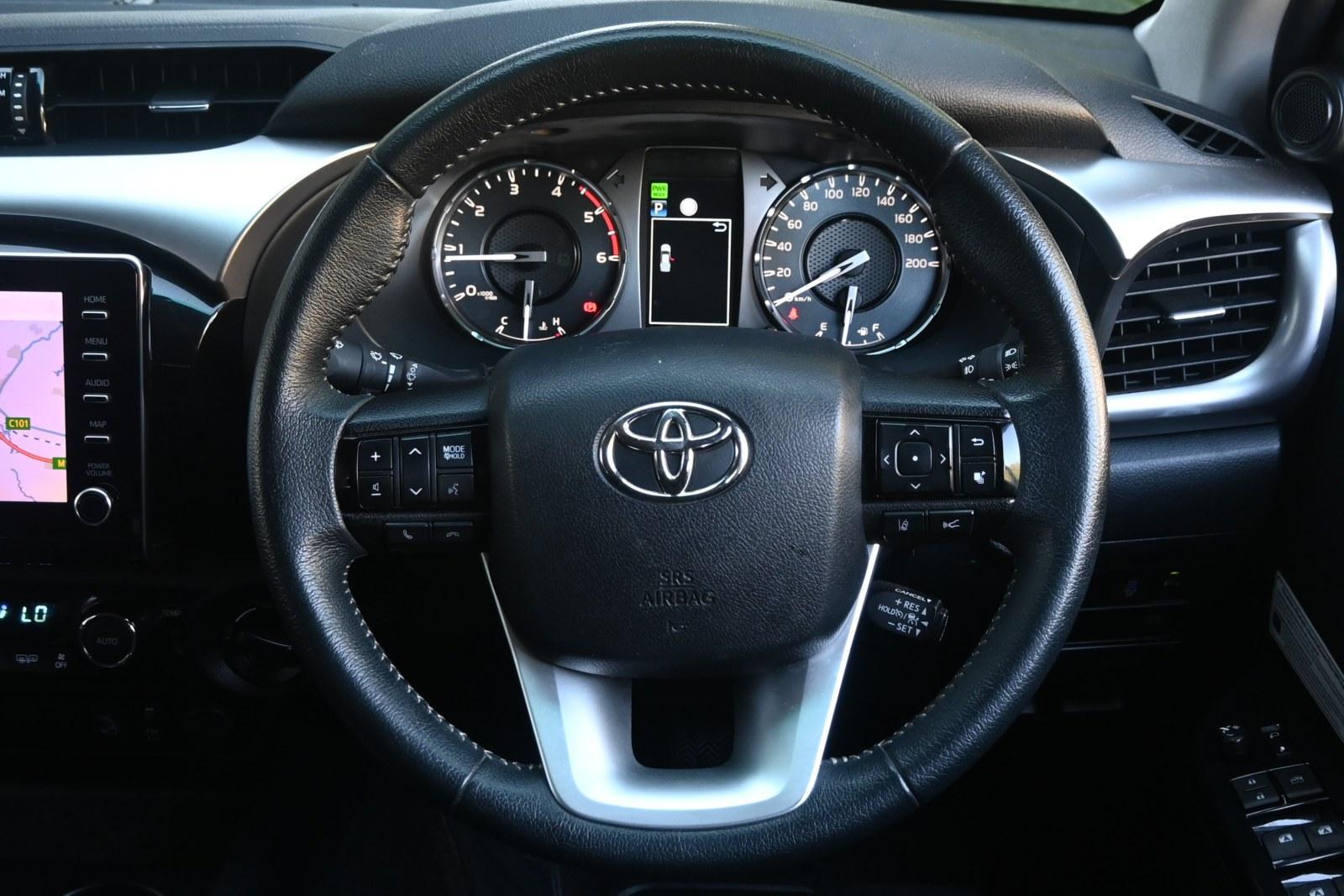 Toyota Hilux image 4