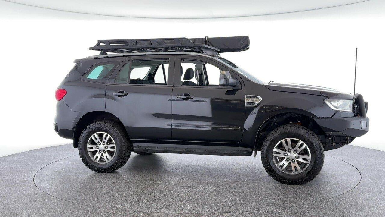 Ford Everest image 2