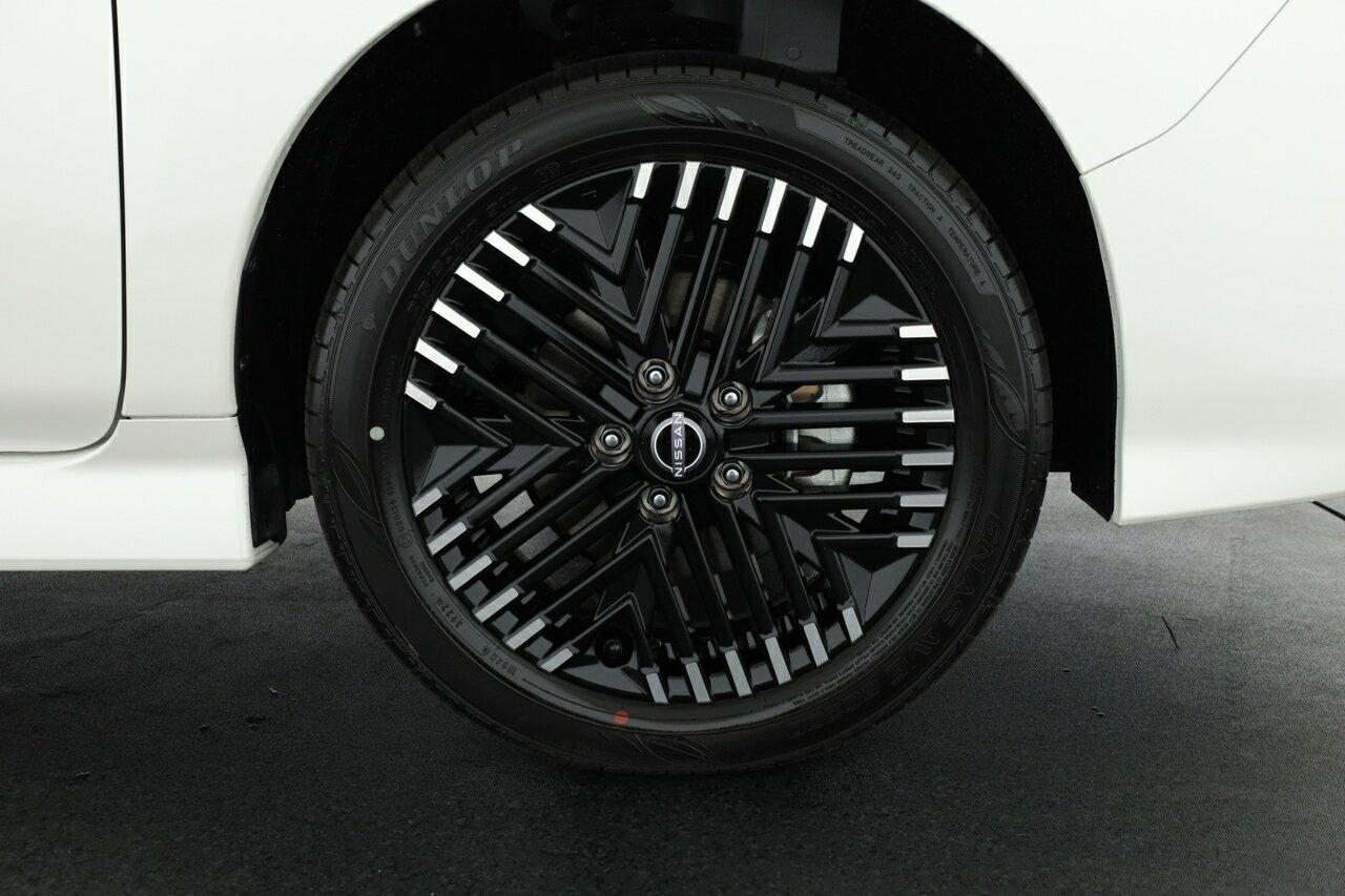 Nissan Leaf image 4