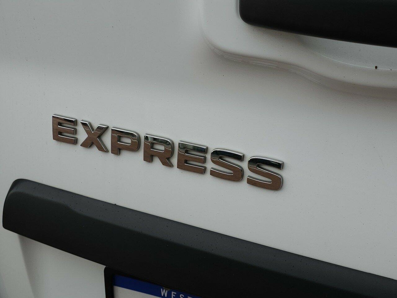 Mitsubishi Express image 3