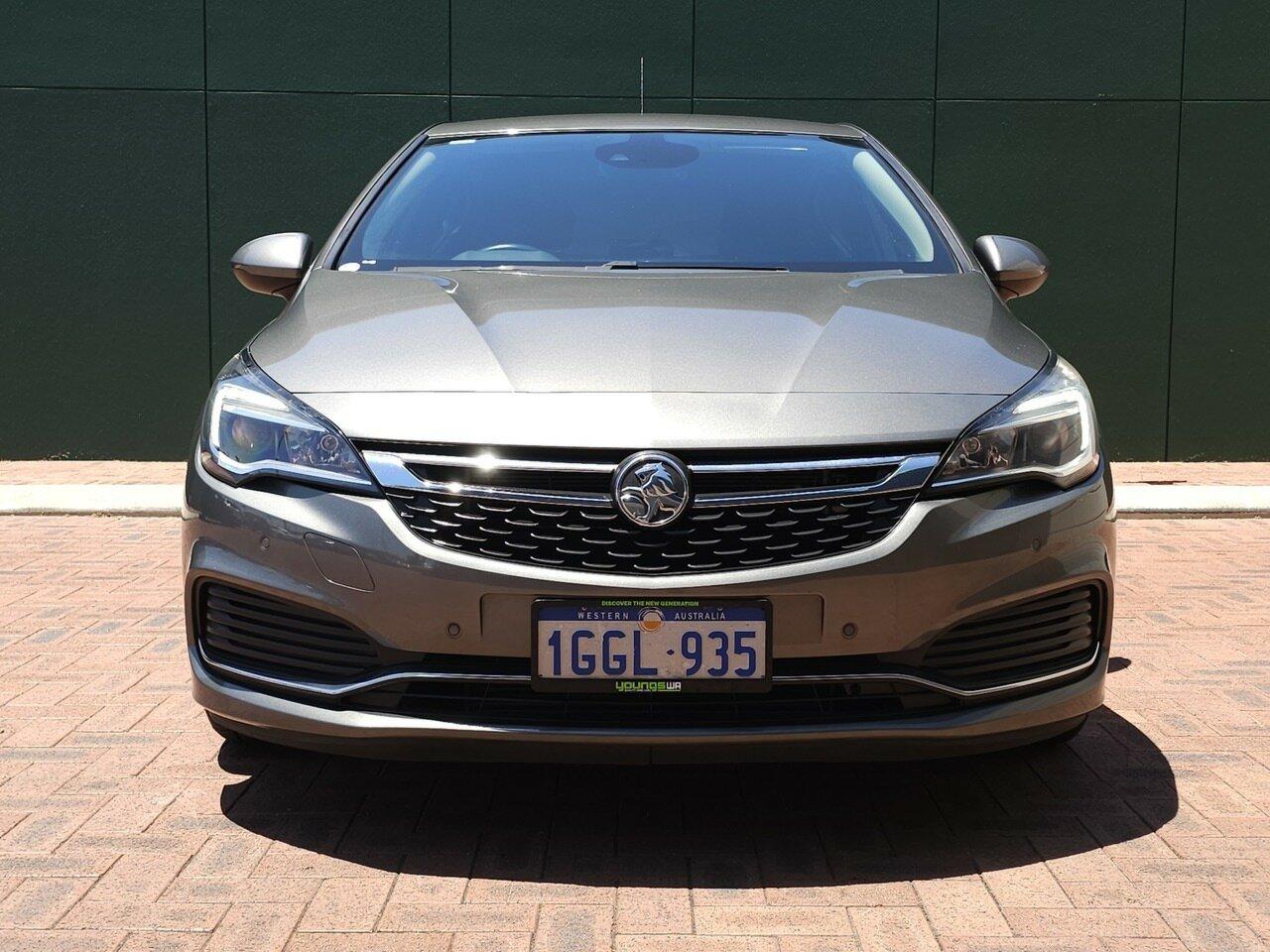 Holden Astra image 2