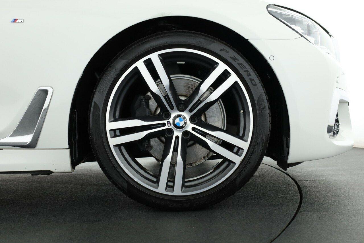 BMW 7 Series image 4