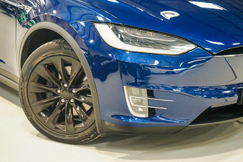 Tesla Model X image 2