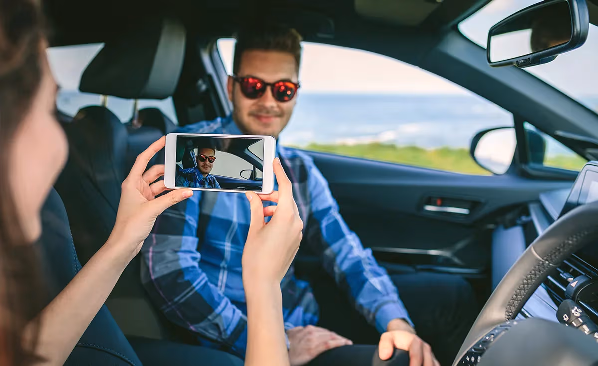 Real life with mymoto couple incar img
